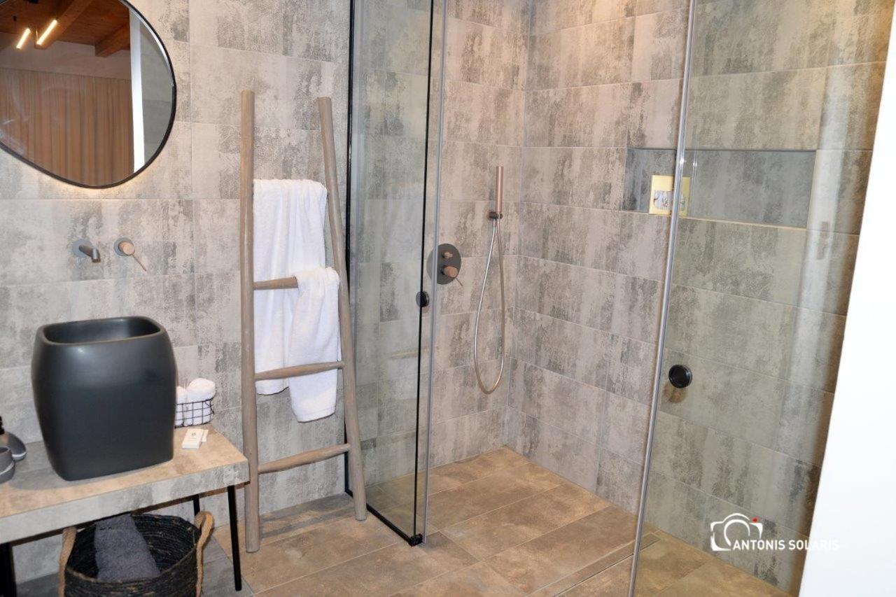 Nisaki Hotel & Elite Suites 埃尔莫波利斯 外观 照片