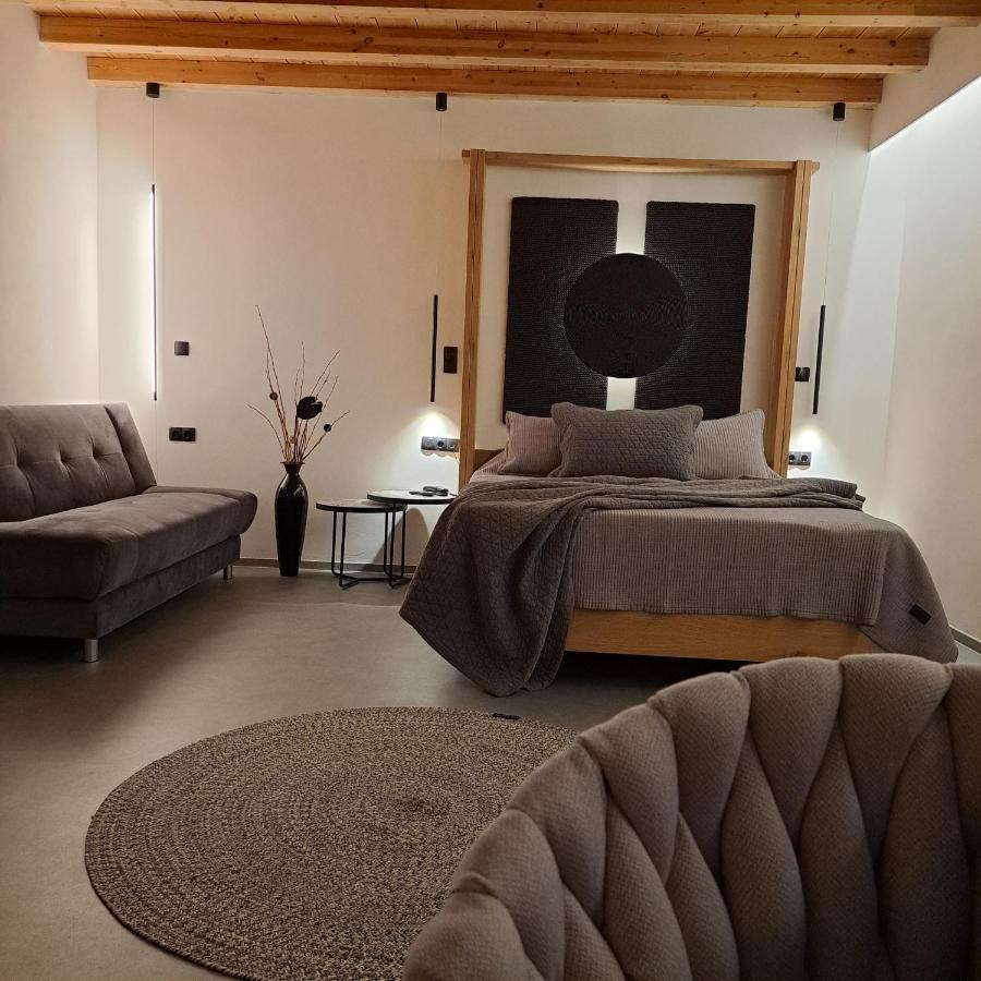 Nisaki Hotel & Elite Suites 埃尔莫波利斯 外观 照片