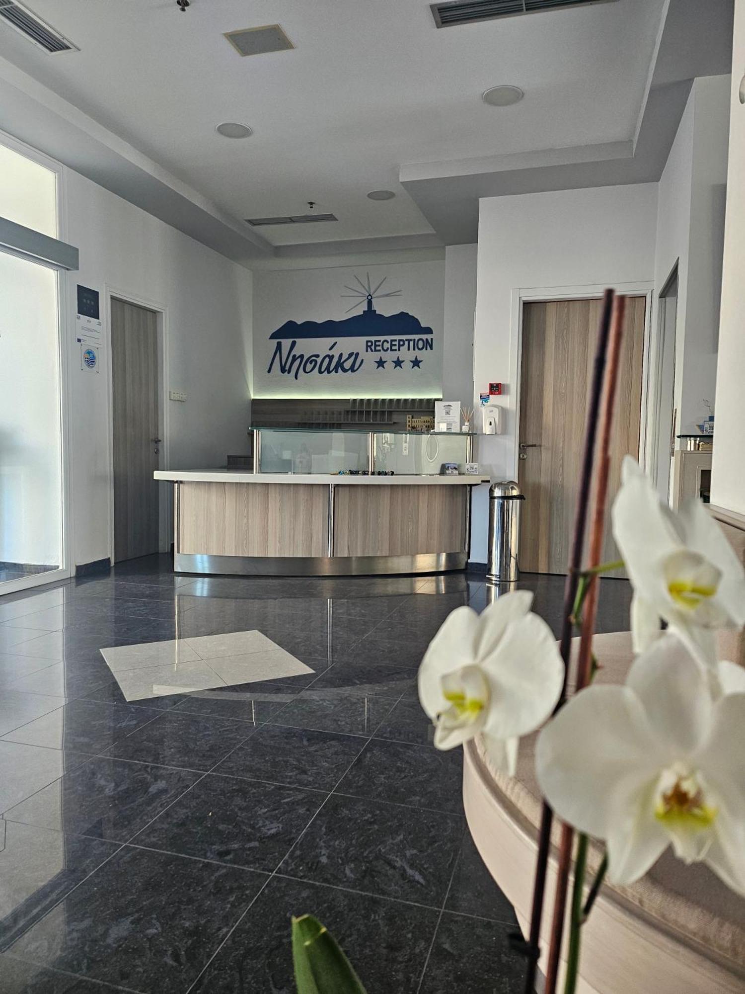 Nisaki Hotel & Elite Suites 埃尔莫波利斯 外观 照片