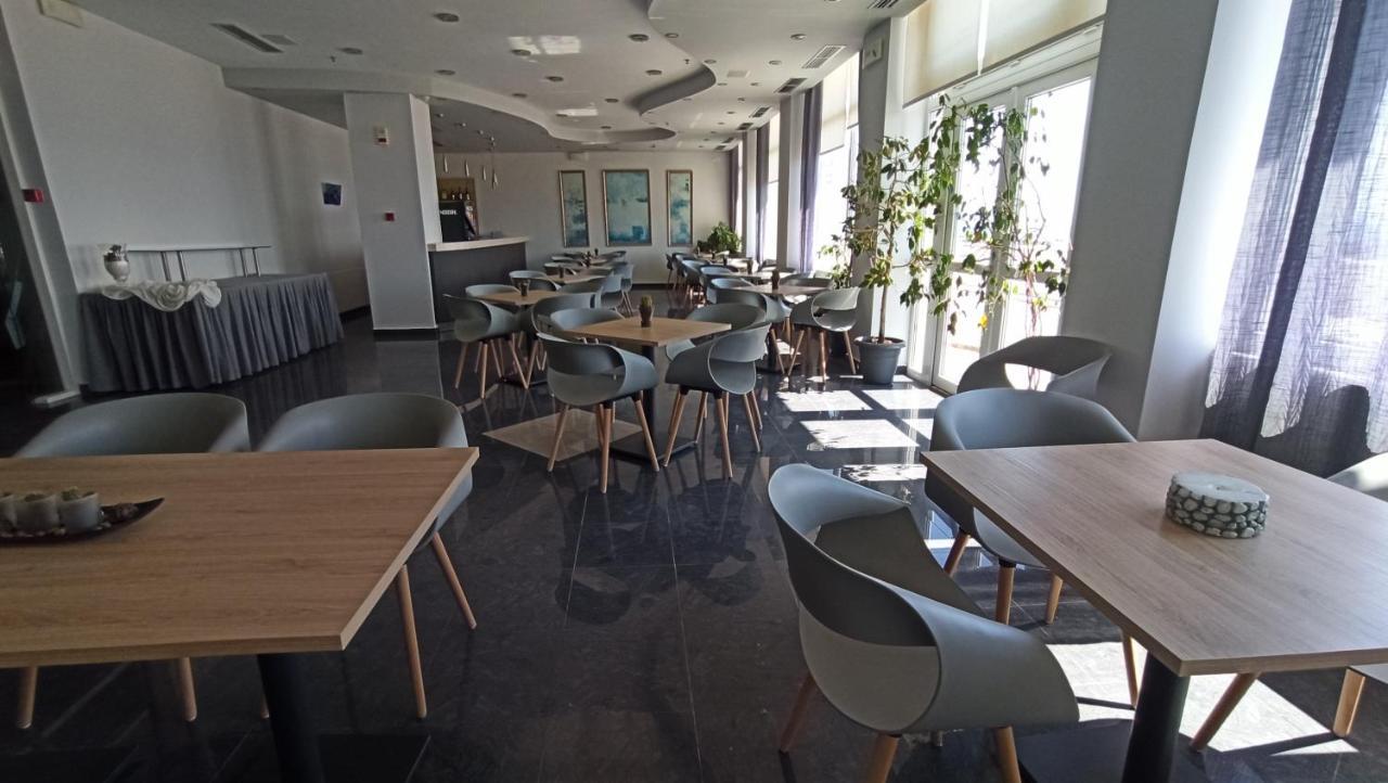 Nisaki Hotel & Elite Suites 埃尔莫波利斯 外观 照片