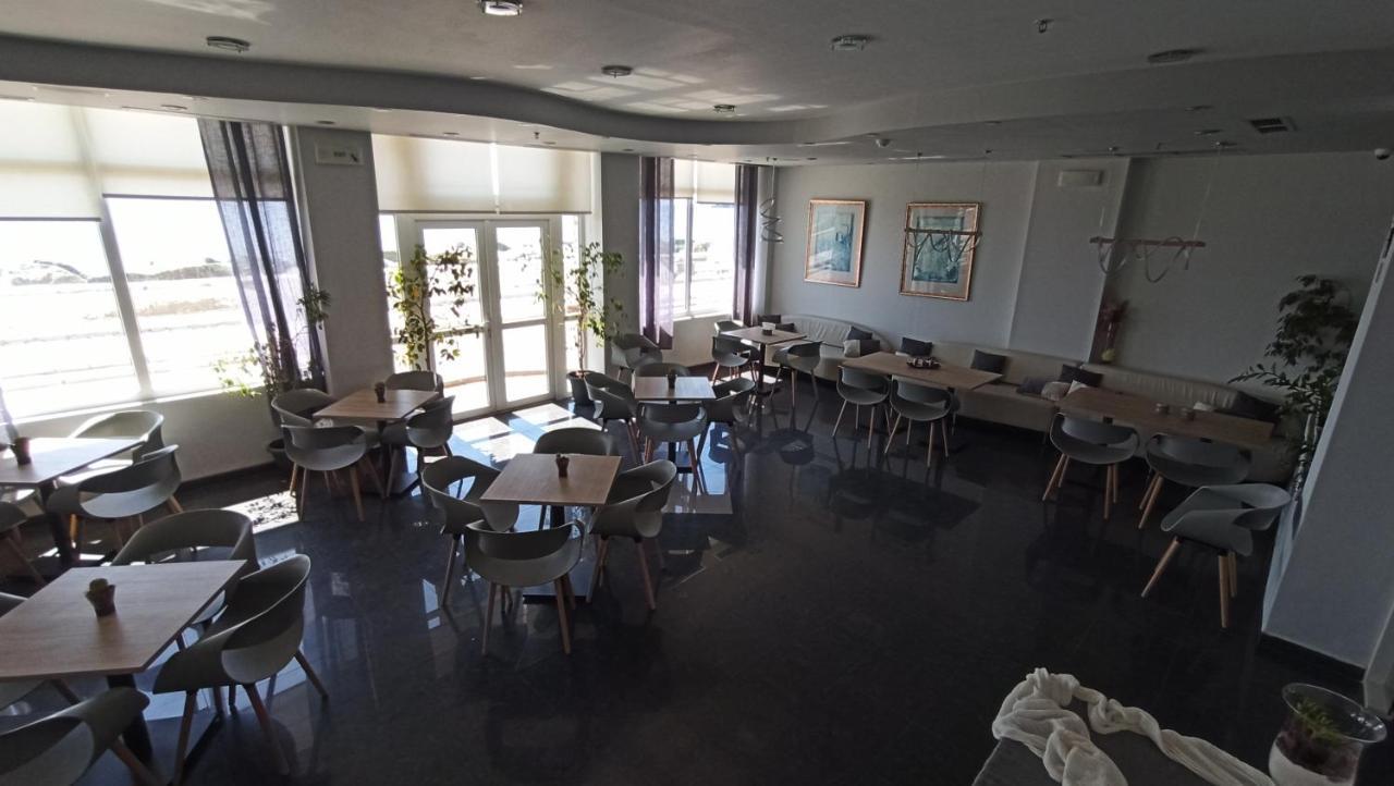 Nisaki Hotel & Elite Suites 埃尔莫波利斯 外观 照片